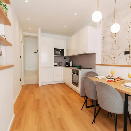 Lana Stobrec Apartment *