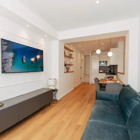 Lana Stobrec Apartment *